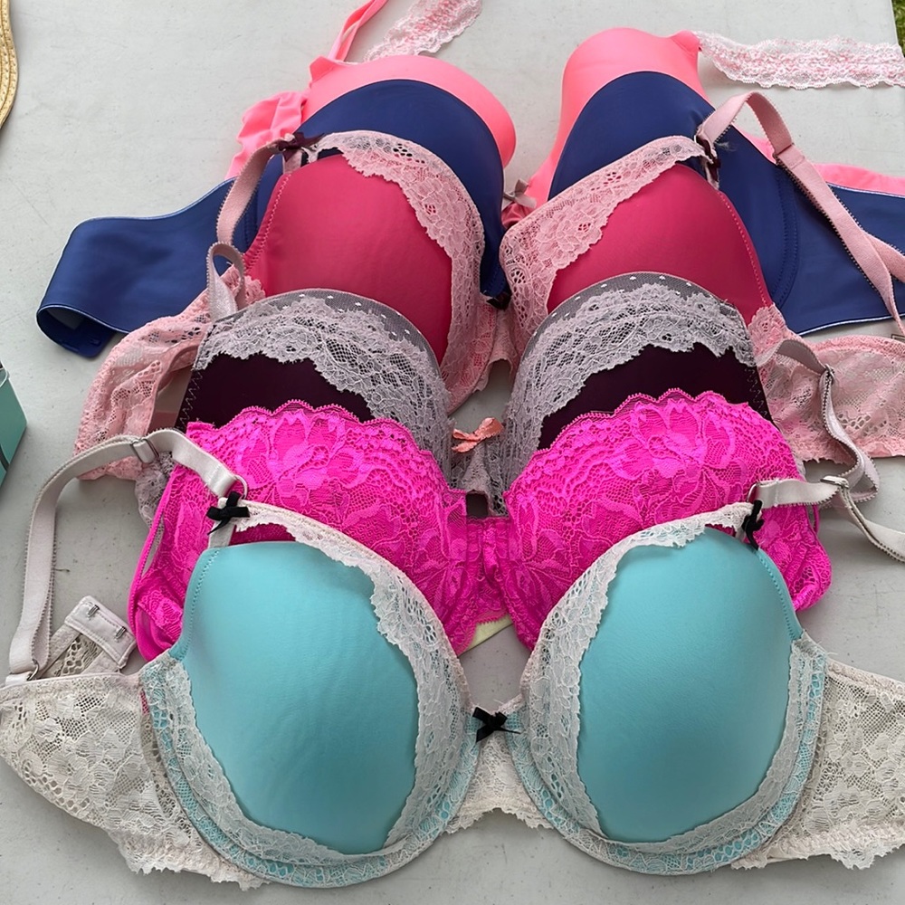 Lot Victorias Secret 34DD bras